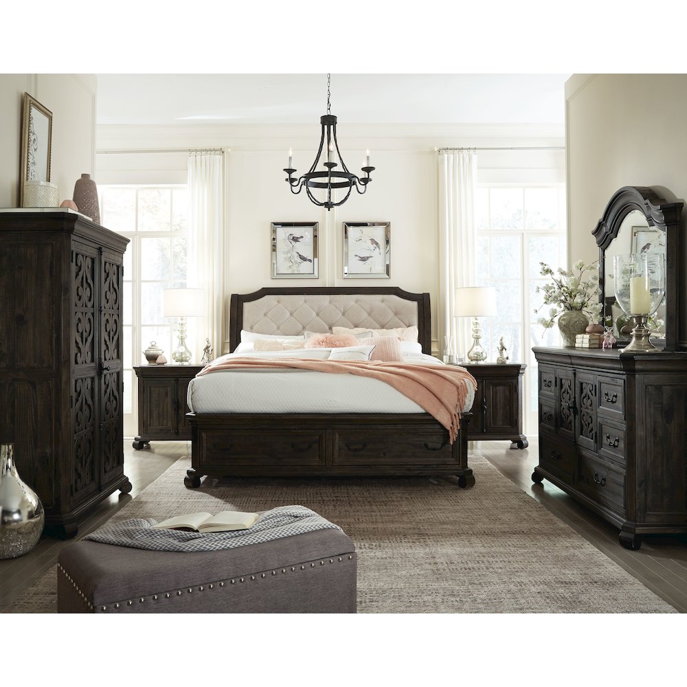Bellamy Peppercorn Door Chest. Picture 4