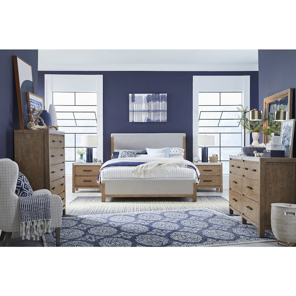 Plum Creek Sierra Brown Queen Upholstered Panel Bed. Picture 6