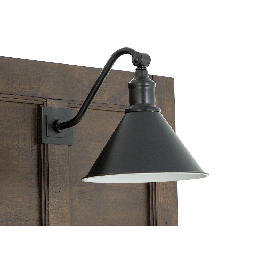 Bay Creek Toasted Nutmeg California King Lamp Panel Bed. Picture 5