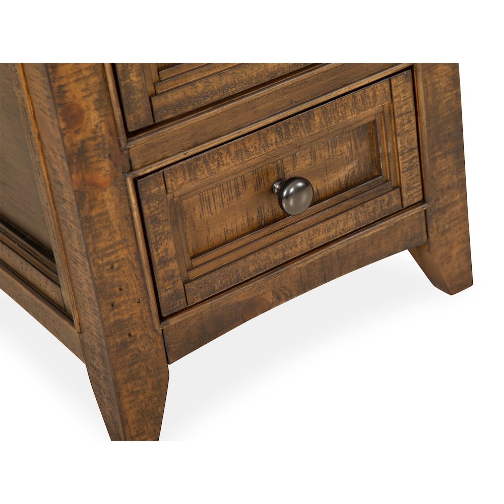 Bay Creek Toasted Nutmeg Chairside End Table. Picture 7