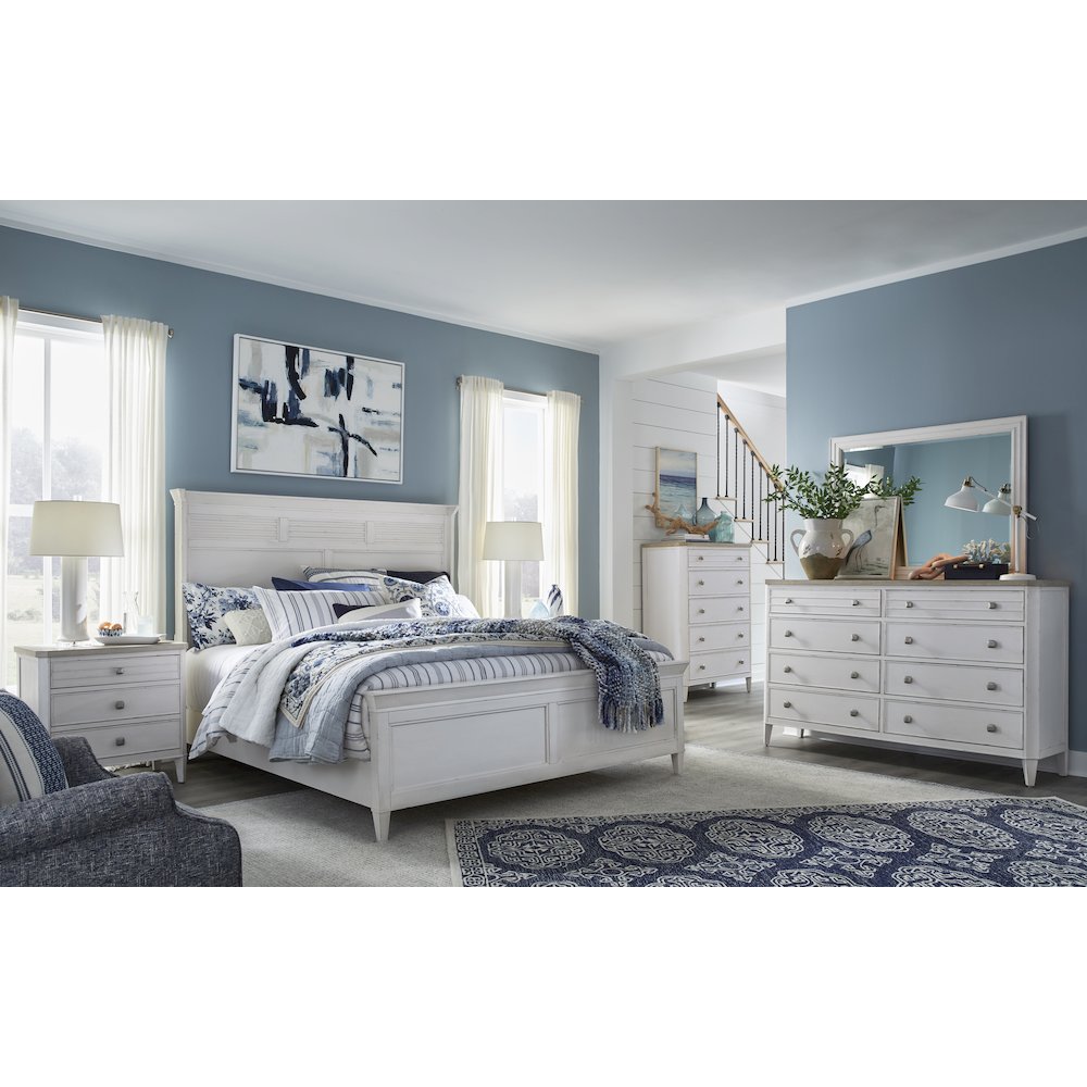 Echo Isles Sea Pearl And Driftwood Queen Classic Panel Bed. Picture 6