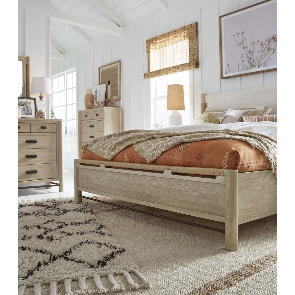 Sunset Cove Sanibel Brown Queen Panel Upholstered Bed. Picture 4