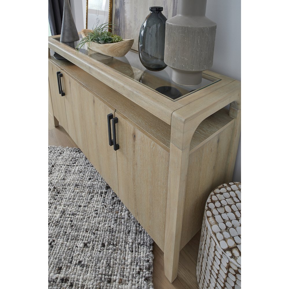Somerset Butternut Sideboard. Picture 6