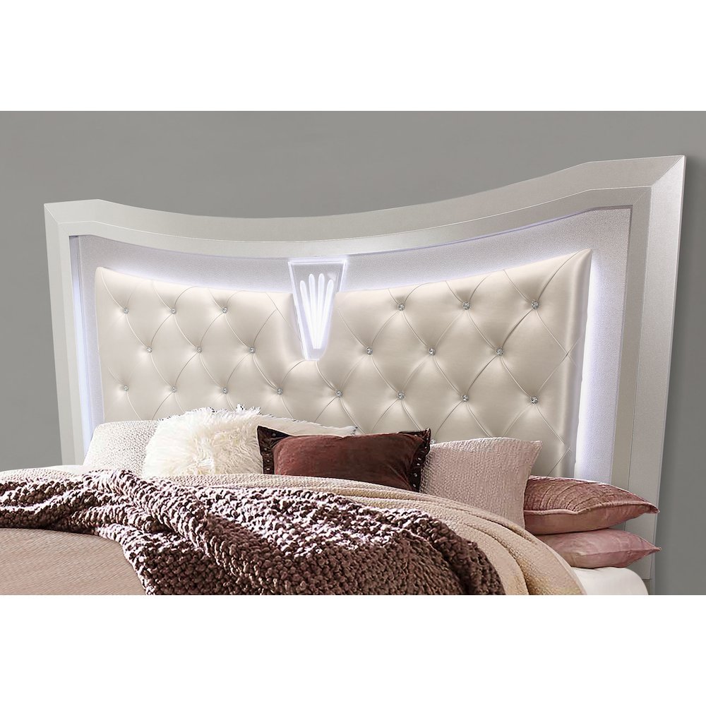 Traditional Glam Paris Champagne Queen Bed With Led, Champagne. Picture 3