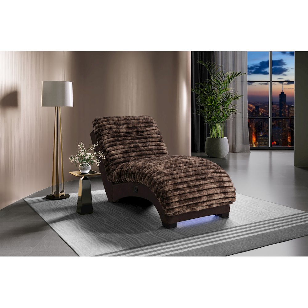 Dominic Mink/Java Chaise With Usb. Picture 1
