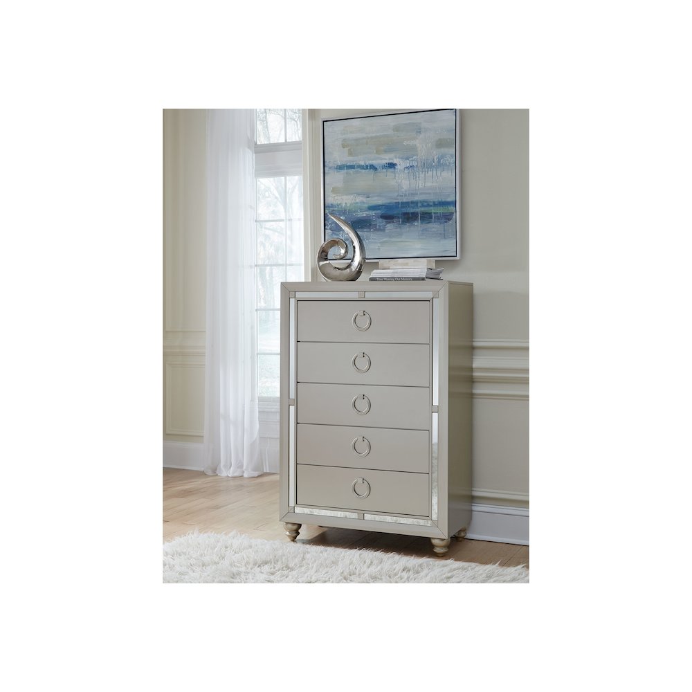 Transitional Glam Riley Silver Chest, Silver. Picture 1