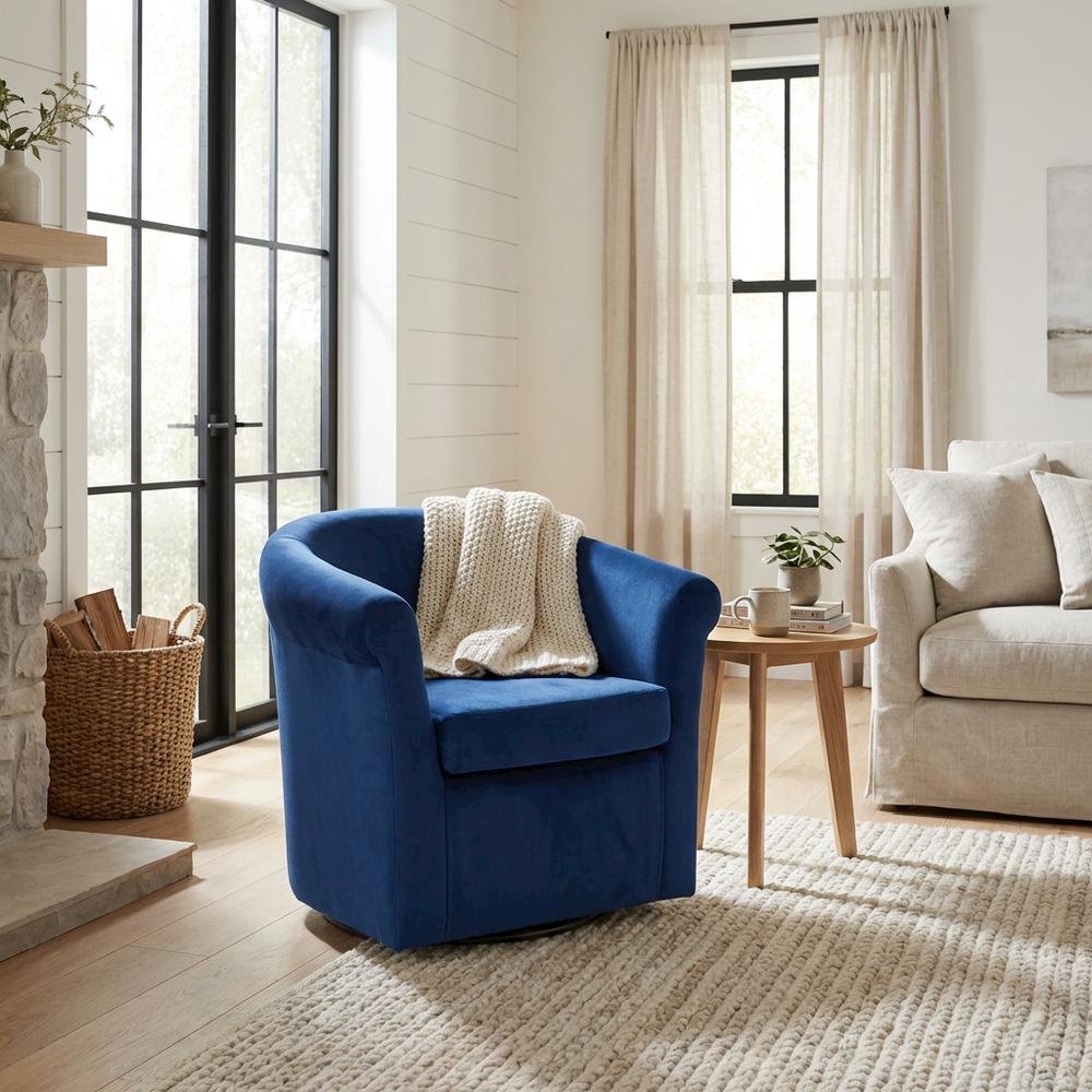 Marlee Swivel Club Chair. Picture 2