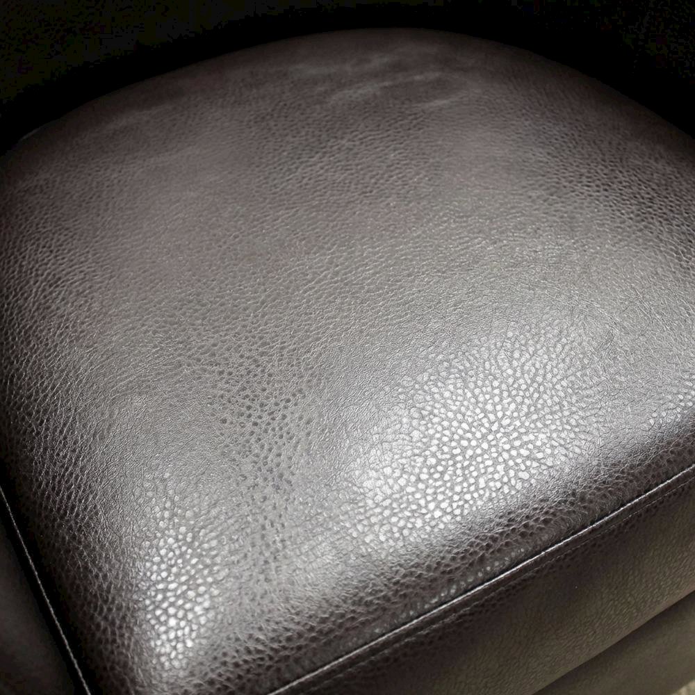Windsor Club Chair. Picture 3