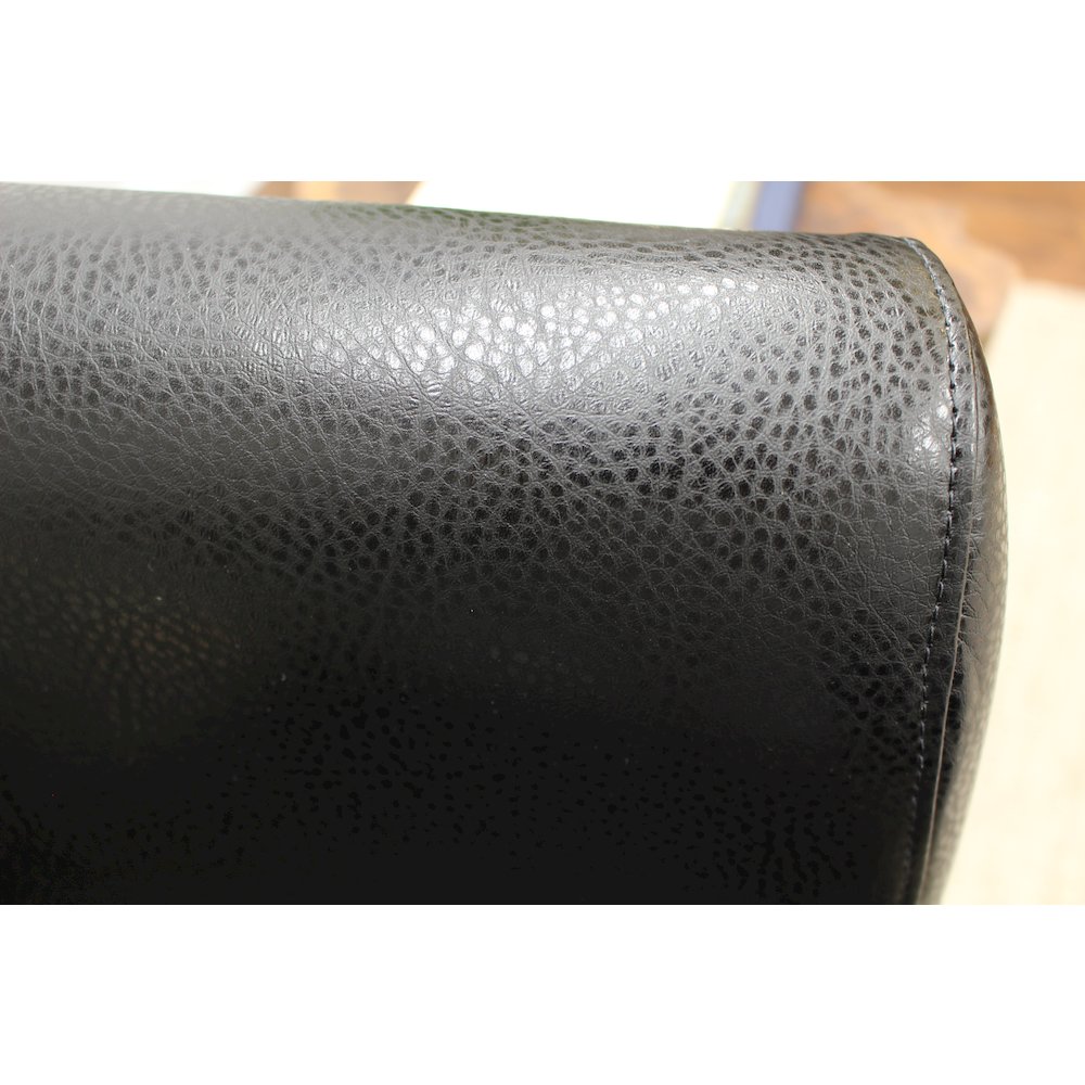 Windsor Club Chair. Picture 5