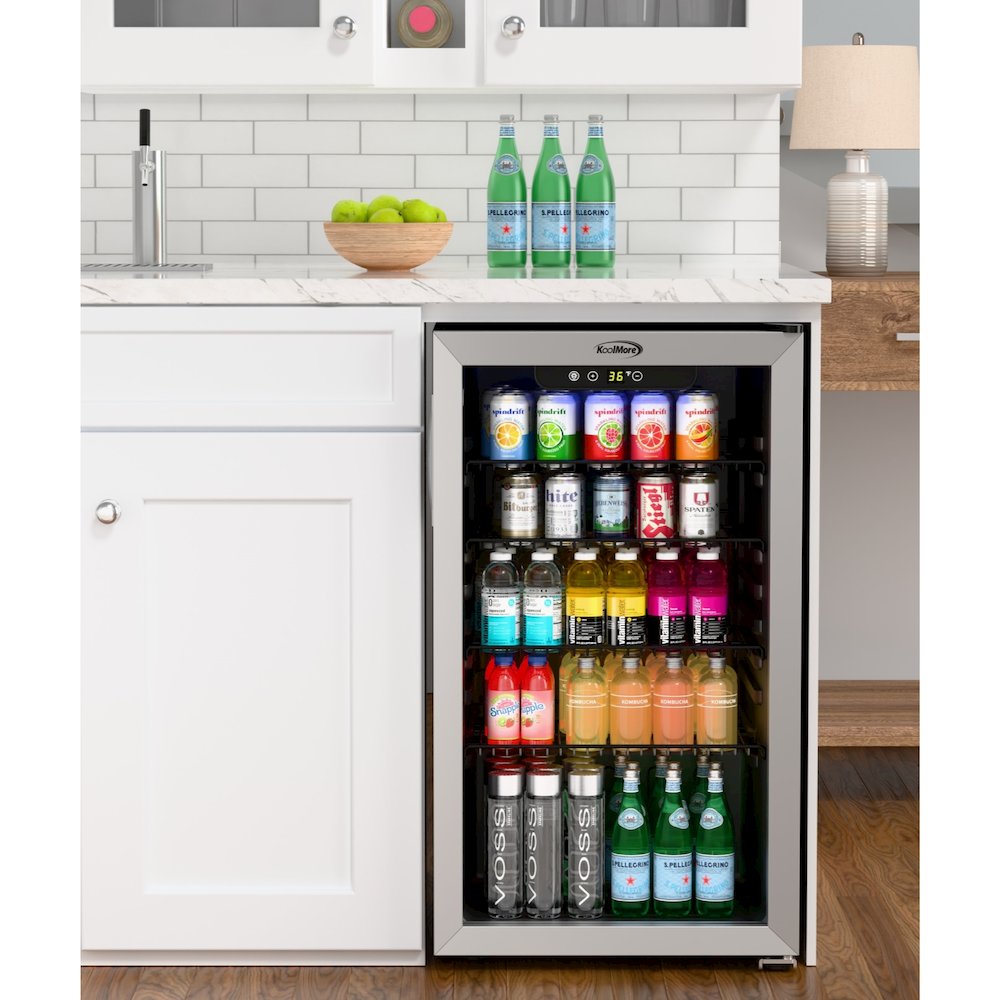 18 in. 3.2 Cu. Ft. Beverage Refrigerator Merchandiser. Picture 4