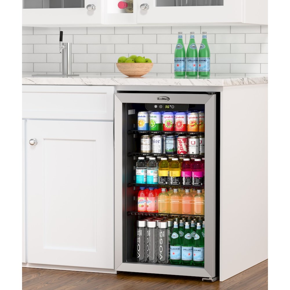 18 in. 3.2 Cu. Ft. Beverage Refrigerator Merchandiser. Picture 5