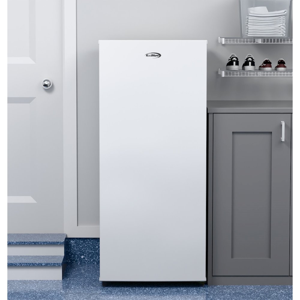 7 cu. ft. Garage Ready Convertible Upright Freezer/Refrigerator in White. Picture 5