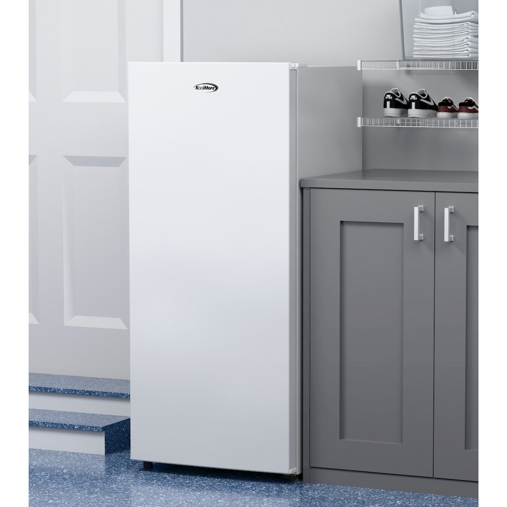 7 cu. ft. Garage Ready Convertible Upright Freezer/Refrigerator in White. Picture 6