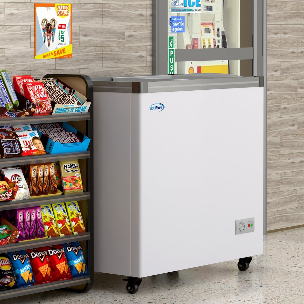 33 in. Flat Top Ice Cream Display Freezer, 7 cu. ft. Capacity in White. Picture 6