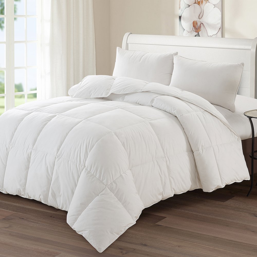 Luxury Goose Down Medium Warmth Comforter, Twin (68" x 88"). Picture 1