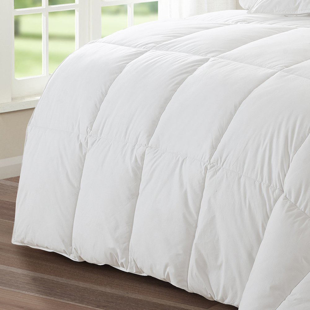 Luxury Goose Down Medium Warmth Comforter, Twin (68" x 88"). Picture 3