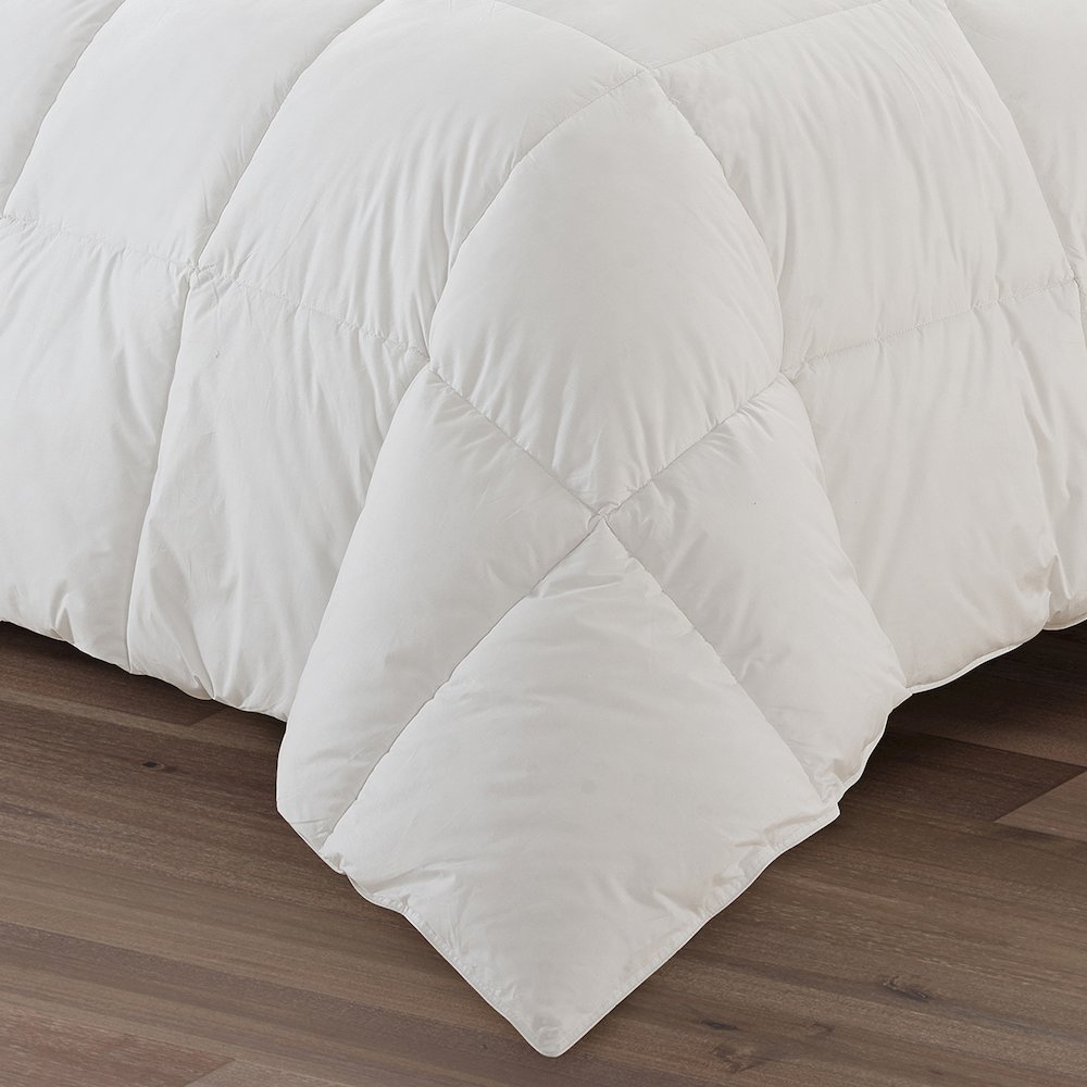 Luxury Goose Down Medium Warmth Comforter, Twin (68" x 88"). Picture 4