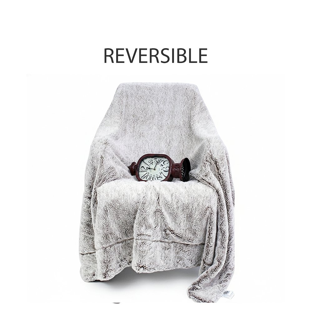 Luxury Grey Faux Fur Throw Blanket and Back Fleece. Picture 1