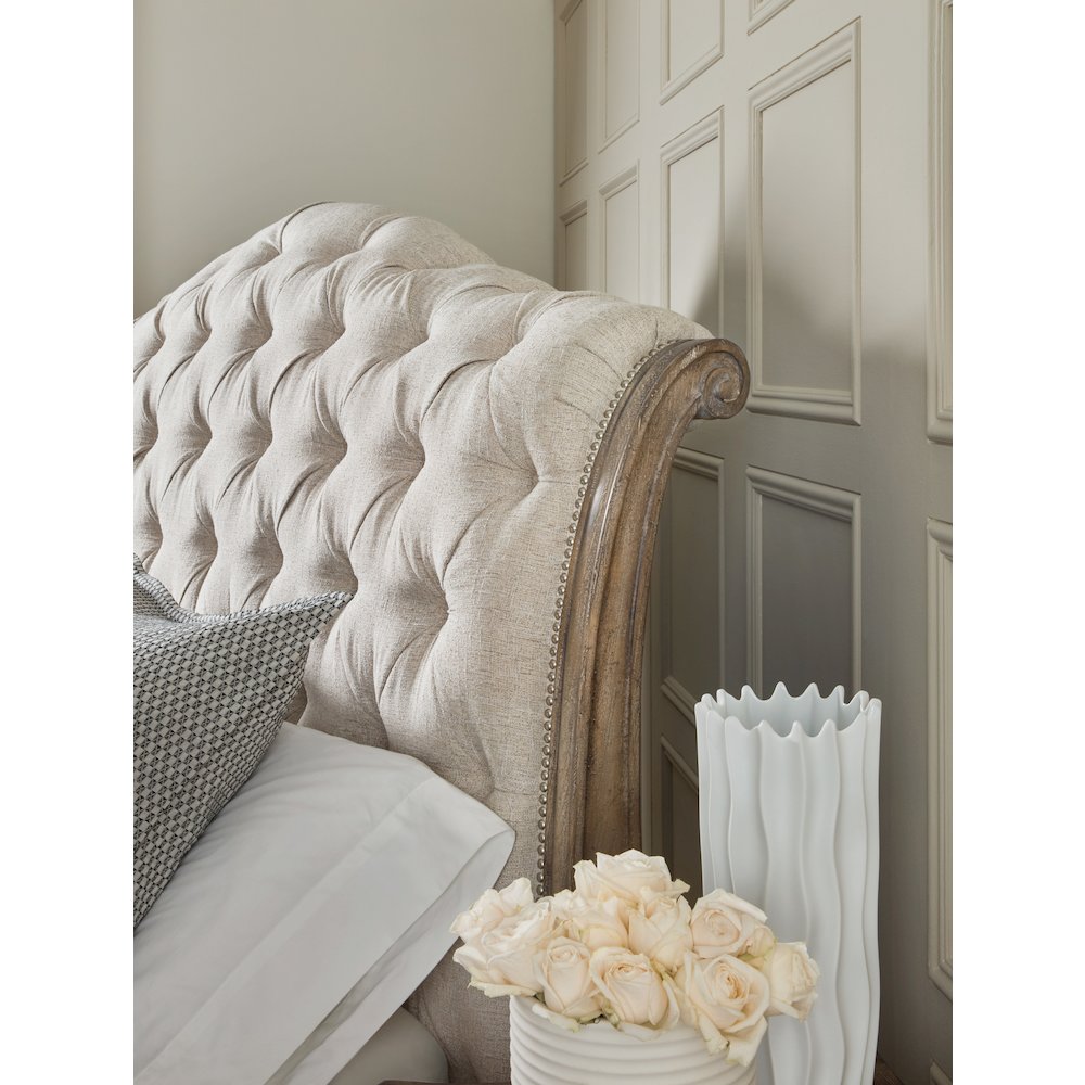 Hooker Furniture Bedroom Castella King Tufted Bed. Picture 3