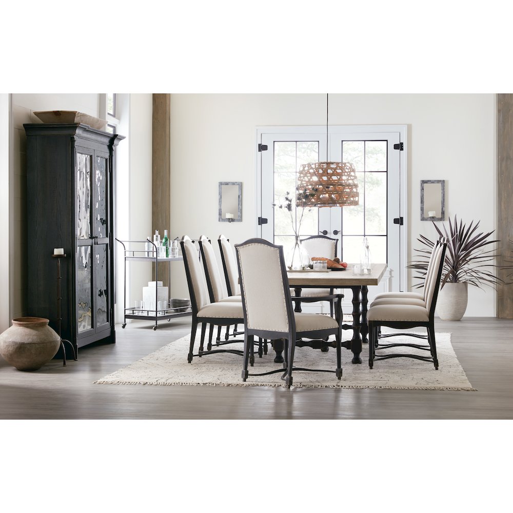Hooker Furniture Ciao Bella Display Cabinet in Black. Picture 6