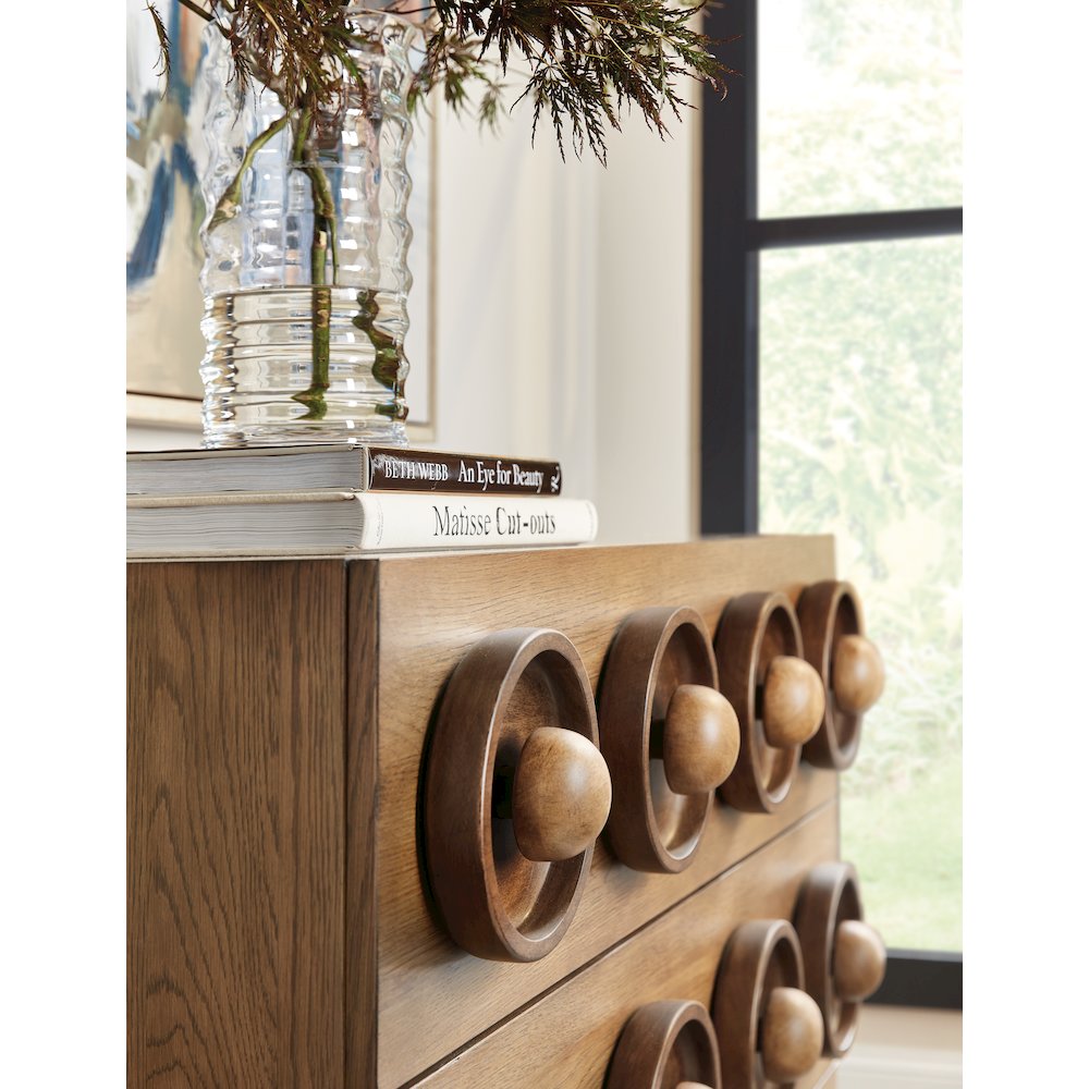 Hooker Commerce & Market Knobby 3-Drawer Accent Chest in Light Natural Wood. Picture 4