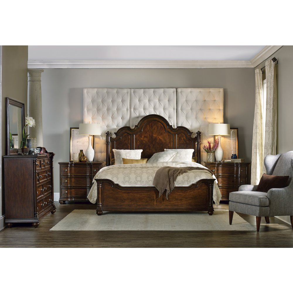 Hooker Furniture Leesburg 10 Drawer Dresser in Mahogany. Picture 4