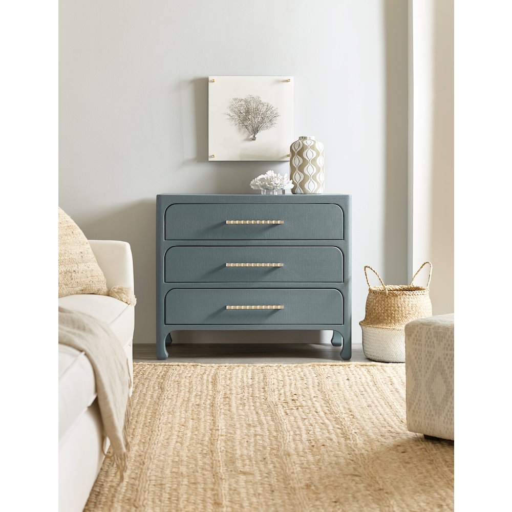 Serenity Cruiser Wood Accent Chest in Blue by Hooker Furniture. Picture 4