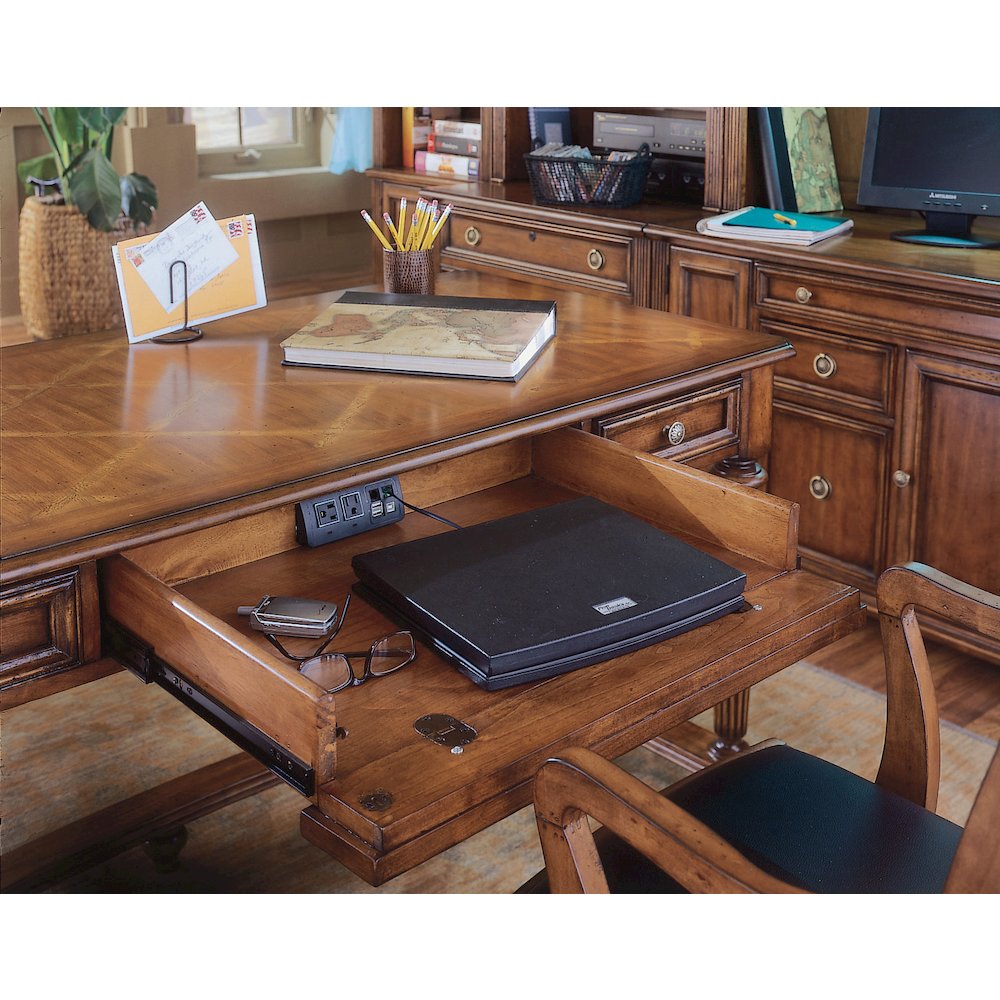 Hooker Furniture Brookhaven Leg Desk in Cherry Wood Finish. Picture 2