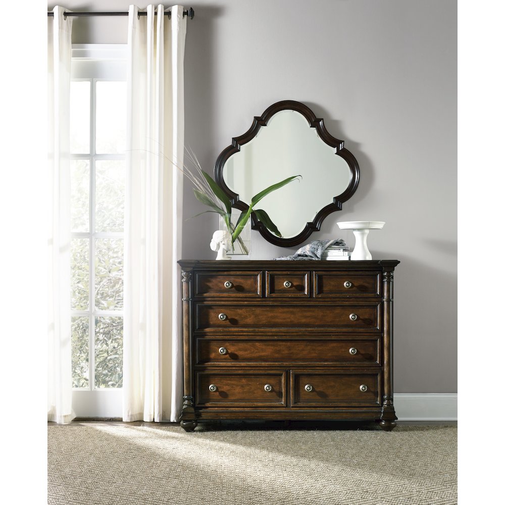 Hooker Furniture Leesburg 7 Drawer Dresser in Mahogany. Picture 2