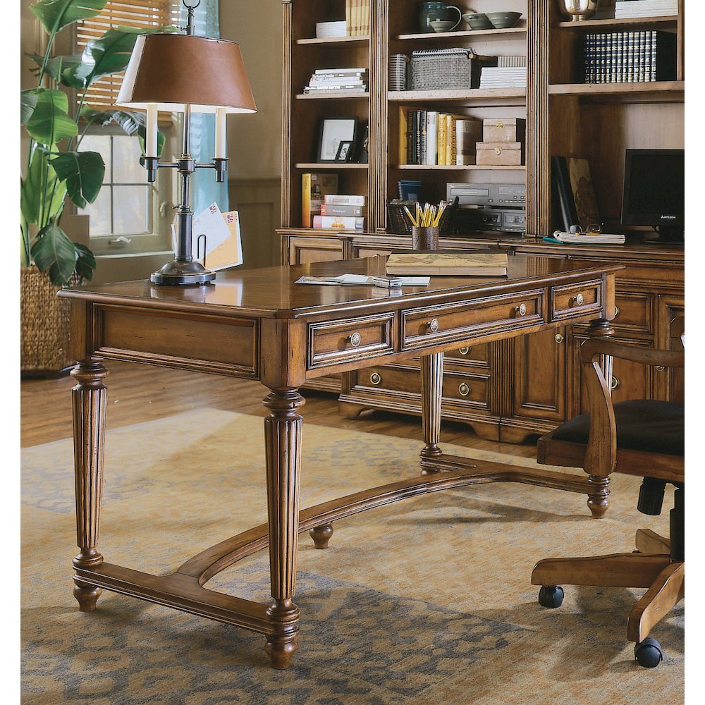 Hooker Furniture Brookhaven Leg Desk in Cherry Wood Finish. Picture 3