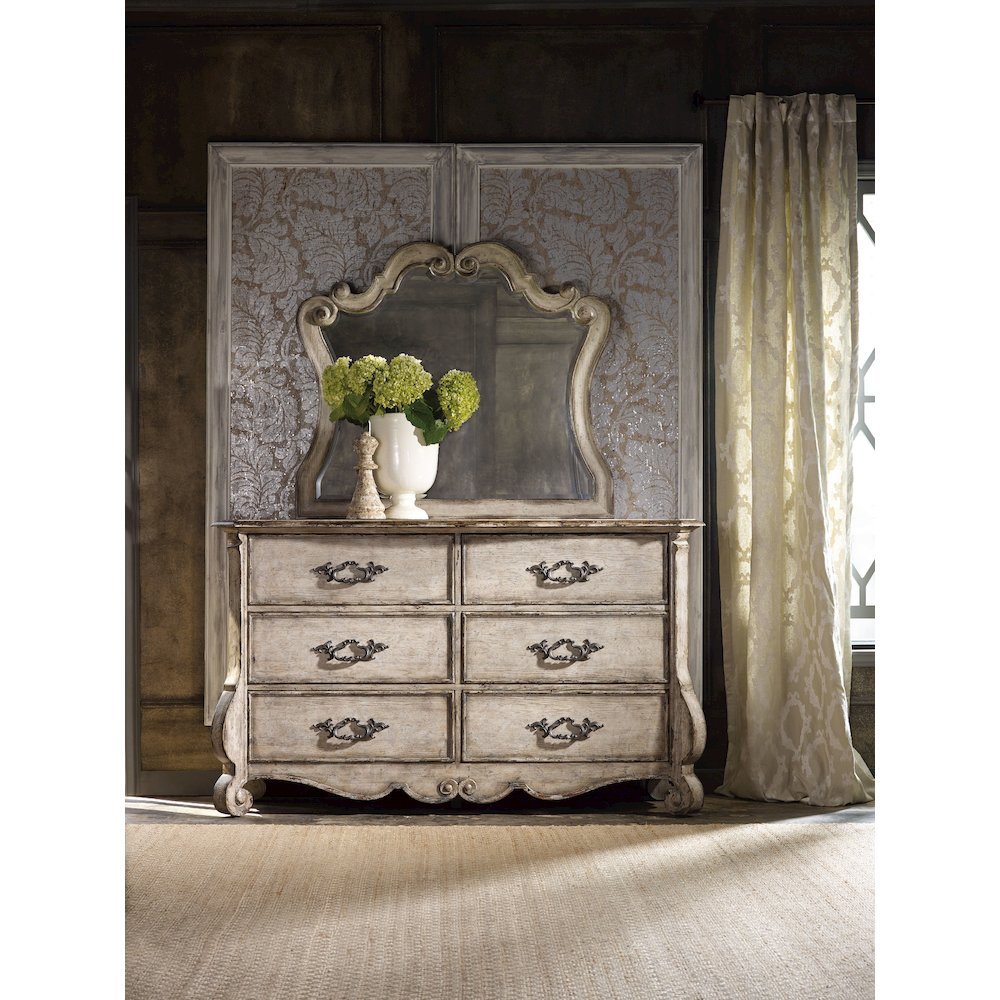 Hooker Furniture Chatelet 6 Drawer Dresser in Distressed Vintage White. Picture 5