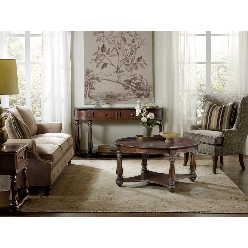 Leesburg Demilune Hall Console. Picture 2