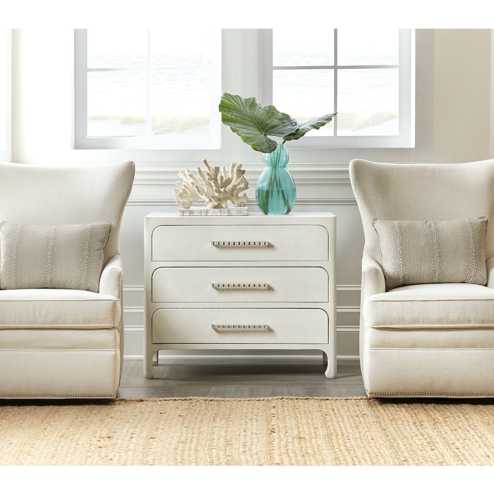 Serenity Cruiser Accent Chest in White Wood by Hooker Furniture. Picture 4