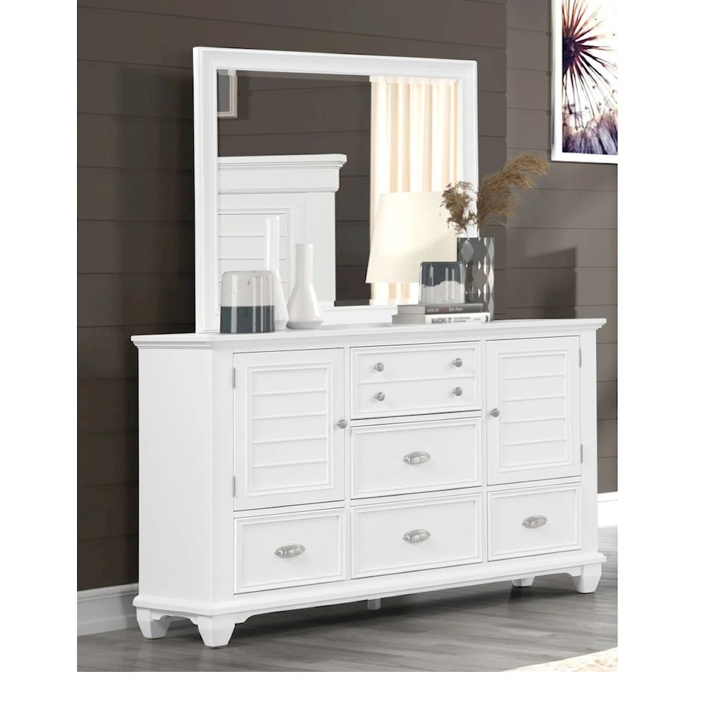 Jamestown Door Chest- White. Picture 2