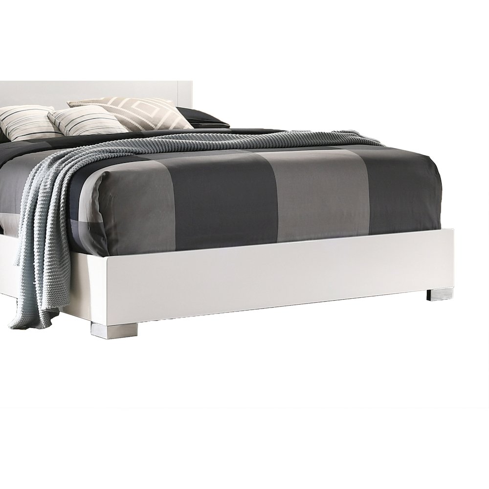 Rose LED Eastern King Bed in White Lacquer. Picture 3