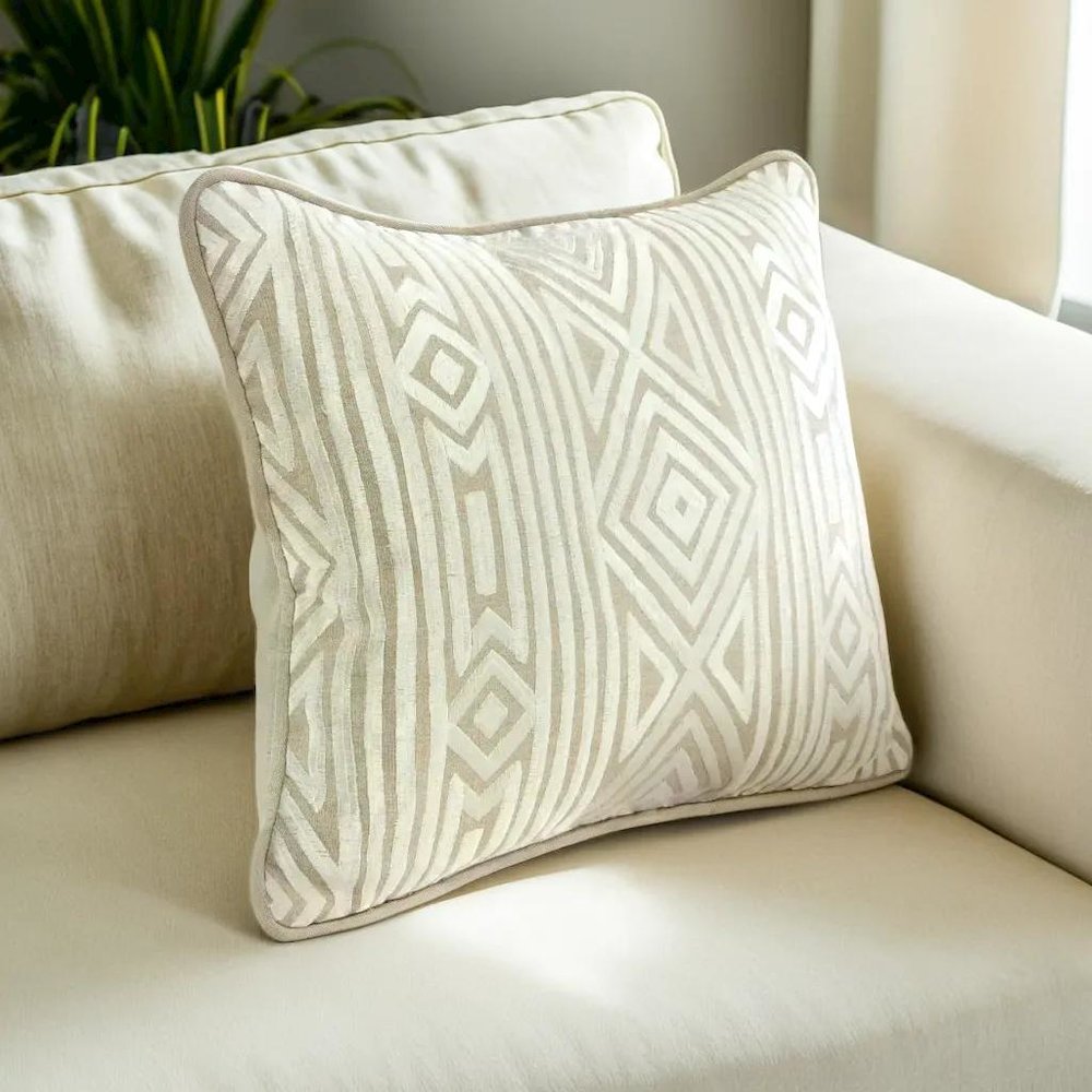 Adrie 12" x 16" Throw Pillow in Ivory. Picture 5