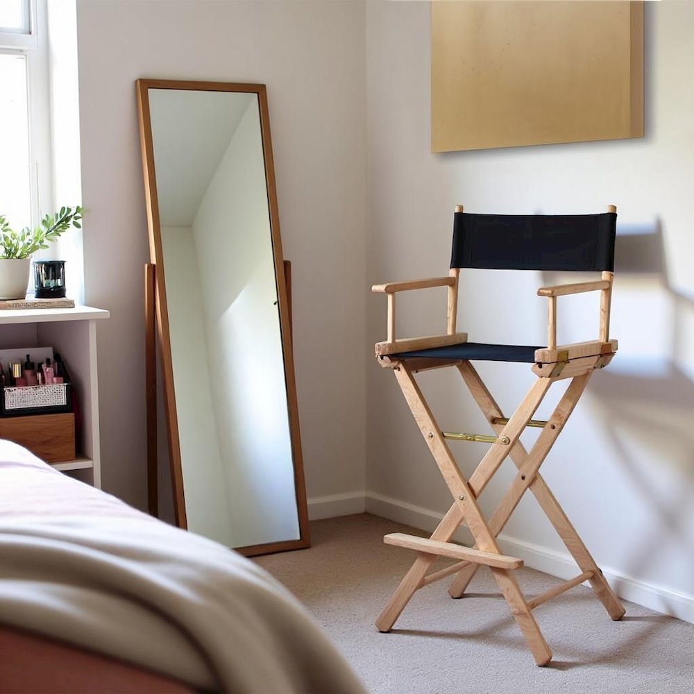 Foldable Director Chair with Natural Wood Frame and Black Canvas. Picture 3